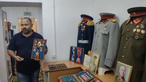 Крупчане с интересом знакомились с выставкой «Гордость и слава советского народа – в орденах и медалях»