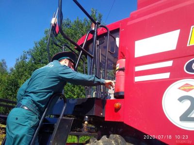 Крупский РОЧС продолжает проводить рейдовые мероприятия по местам уборки и хранения урожая