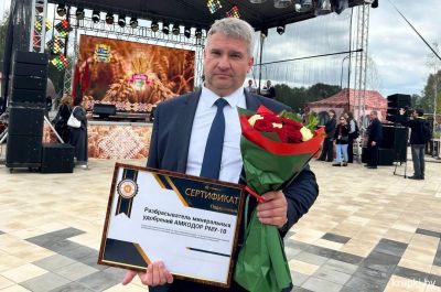 ОАО «Крупский райагросервис» получил разбрасыватель минеральных удобрений на областных Дожинках