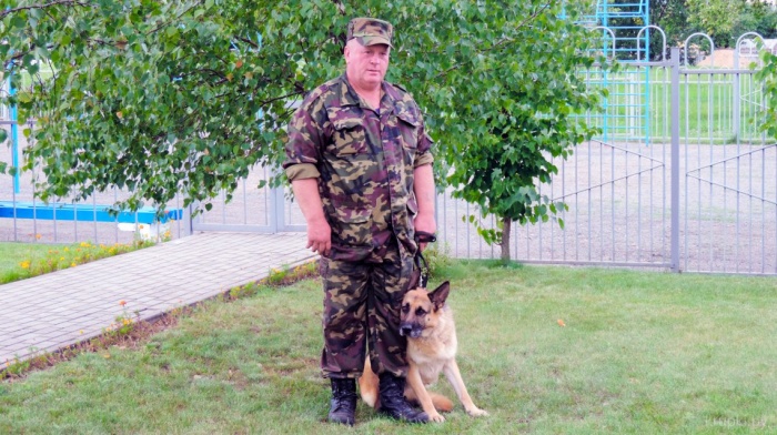 Крупские кинологи нашли потерявшегося в лесу грибника