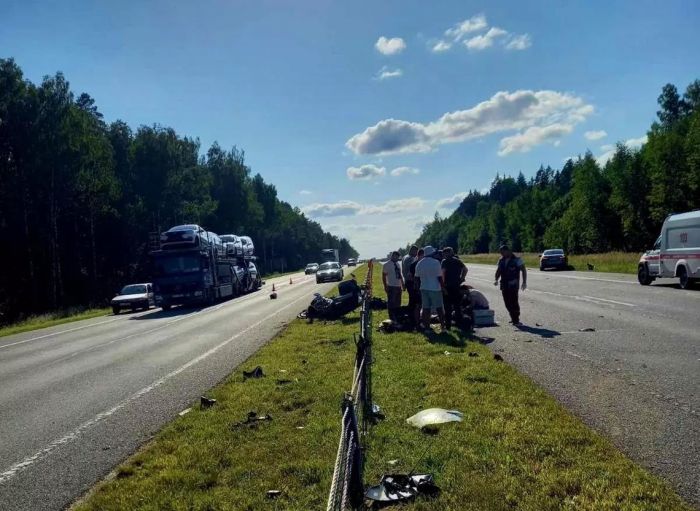 Мотоциклист из Германии врезался в молоковоз и погиб возле деревни Брище