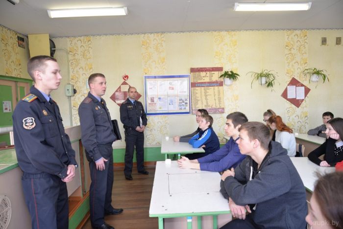 Крупский РОВД организвал профориентационные уроки в школах района