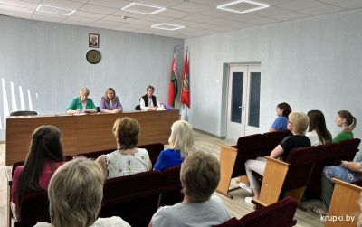 Заместитель председателя Крупского райисполкома встретилась с коллективом Крупского ТЦСОН