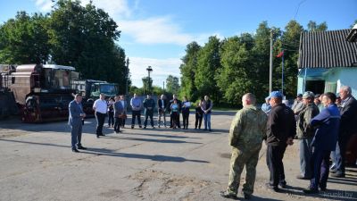 Председатель райисполкома и труженики ОАО «Холопеничи» обсудили насущные проблемы