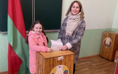 Жители поселка Крупский актино голосуют досрочно