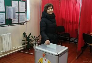Досрочное голосование продолжается в Крупском районе