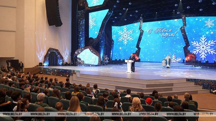 &quot;Все в ваших руках!&quot; Лукашенко на новогоднем празднике дал ребятам совет, как преуспеть в жизни