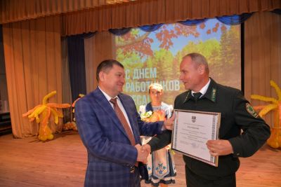 Крупский лесхоз провел торжество в честь профессионального праздника и 85-летнего юбилея учреждения