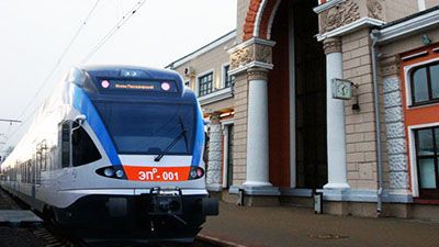 Почти бесшумный, летящий со скоростью более 200 км/час поезд Stadler