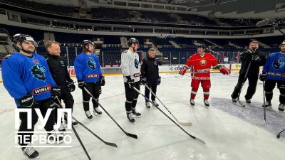Лукашенко приехал на тренировку хоккеистов "Динамо-Минск"