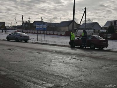 Дружинники помогают сотрудникам ОГАИ Крупского РОВД обеспечивать безопасность на дорогах