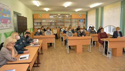Председатель Крупского райисполкома встретился с коллективом Холопеничской СШ (дополнено)