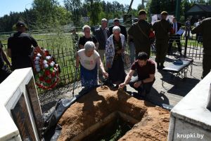 В Крупках перезахоронили останки солдата Ивана Степановича Холодникова