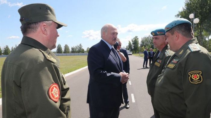Новая форма, снайперские винтовки и экспозиция об афганцах – что Лукашенко показали в 5-й бригаде