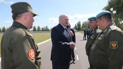 Новая форма, снайперские винтовки и экспозиция об афганцах – что Лукашенко показали в 5-й бригаде
