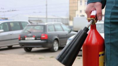 В Крупках загорелся автомобиль