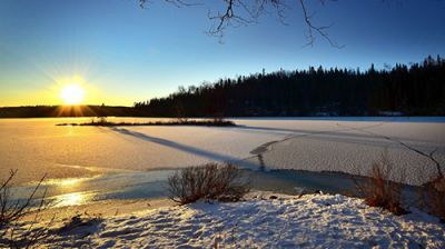 На Селяве отец и сын провалились под лед, только одному удалось спастись