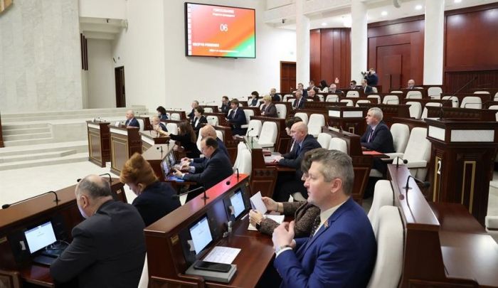 Депутаты приняли в первом чтении законопроект по вопросам деятельности Президента
