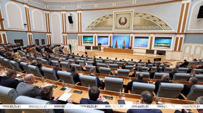 Лукашенко потребовал от промышленников засучить рукава и работать на российском рынке
