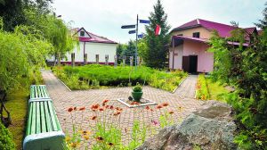 В Крупском музее проходит выставка работ рукодельницы Ольги Кушнер