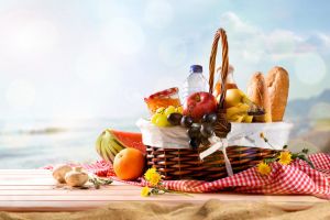 Когда есть — важнее, чем что: как выстроить режим питания летом