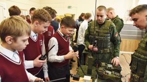 Представители Военной академии провели в Крупках профориентационную встречу со старшеклассниками