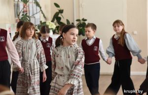 Фольклорный ансамбль &laquo;Млынок&raquo; представил школьникам программу, посвященную традиционным весенним праздникам и обрядам