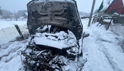 В поселке Крупский горел легковой автомобиль