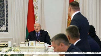 Лукашенко: впереди сложное время, электоральная кампания - это всегда поле боя