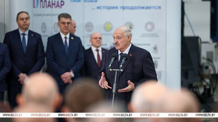 Лукашенко предупредил, что "зряплаты" в Беларуси не будет