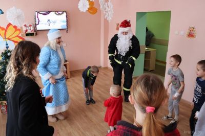 Спасатели организовали праздник в детском отделении ЦРБ