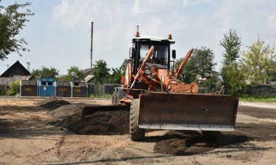 Дорожники закончили ремонт дороги по улице Колесовой, ложат асфальт во дворах улицы Советской