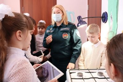 Спасатели пригласили ребят в Страну безопасности