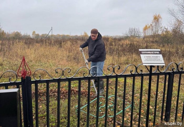 Прокуратура Крупского района благоустраивают памятное место в деревне Осиновка