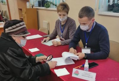 На участке № 23 в ФСК «Грация», третий день многолюдно